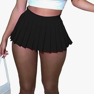 Black pleated mini skirt